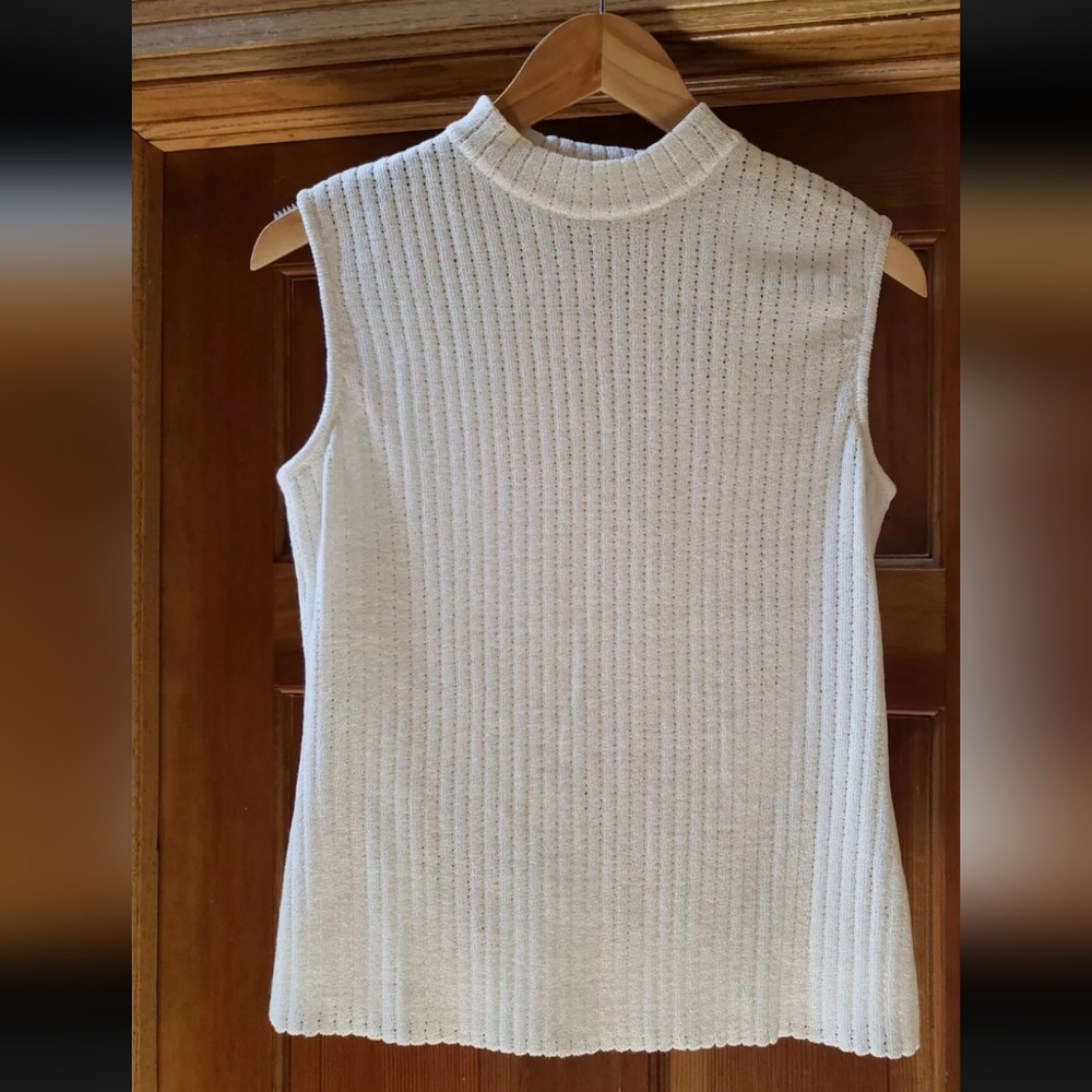 St. John Knits santana sweater sleeveless knit top (P) Small - Picture 2 of 8